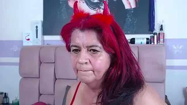 StripChat RoxetteMature is Freechat RoxetteMature — show ass with oil and fingers