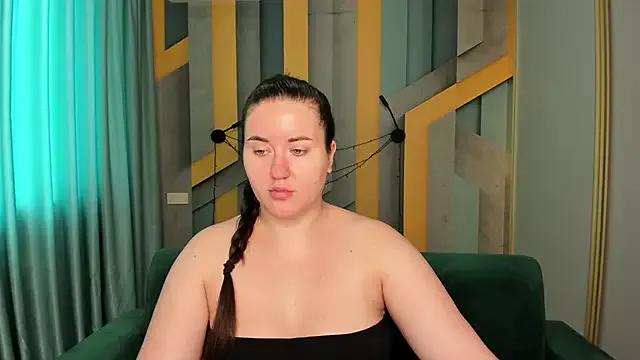 Roxie_Bradley — Strip one item of clothing 