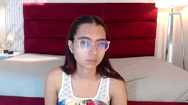 Freechat sara_saenz99 on StripChat