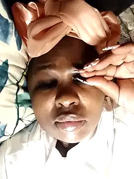 SexyLadyBoosxx — please help to buy food and find my plac