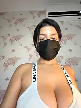 shanelle0 — Oil in m'y boobs