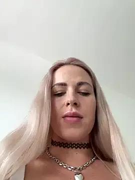 Freechat streetdoll on StripChat