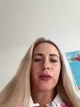 Freechat streetdoll on StripChat