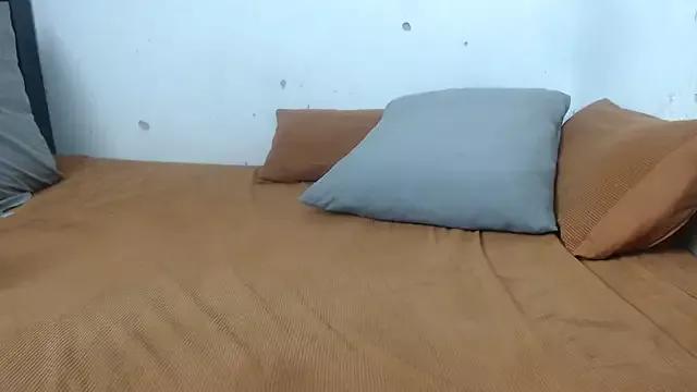 Freechat XHotJuicyBootyXX on StripChat