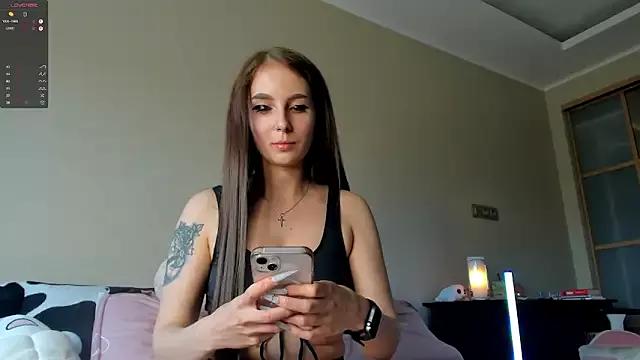 YaraAveiri on StripChat 